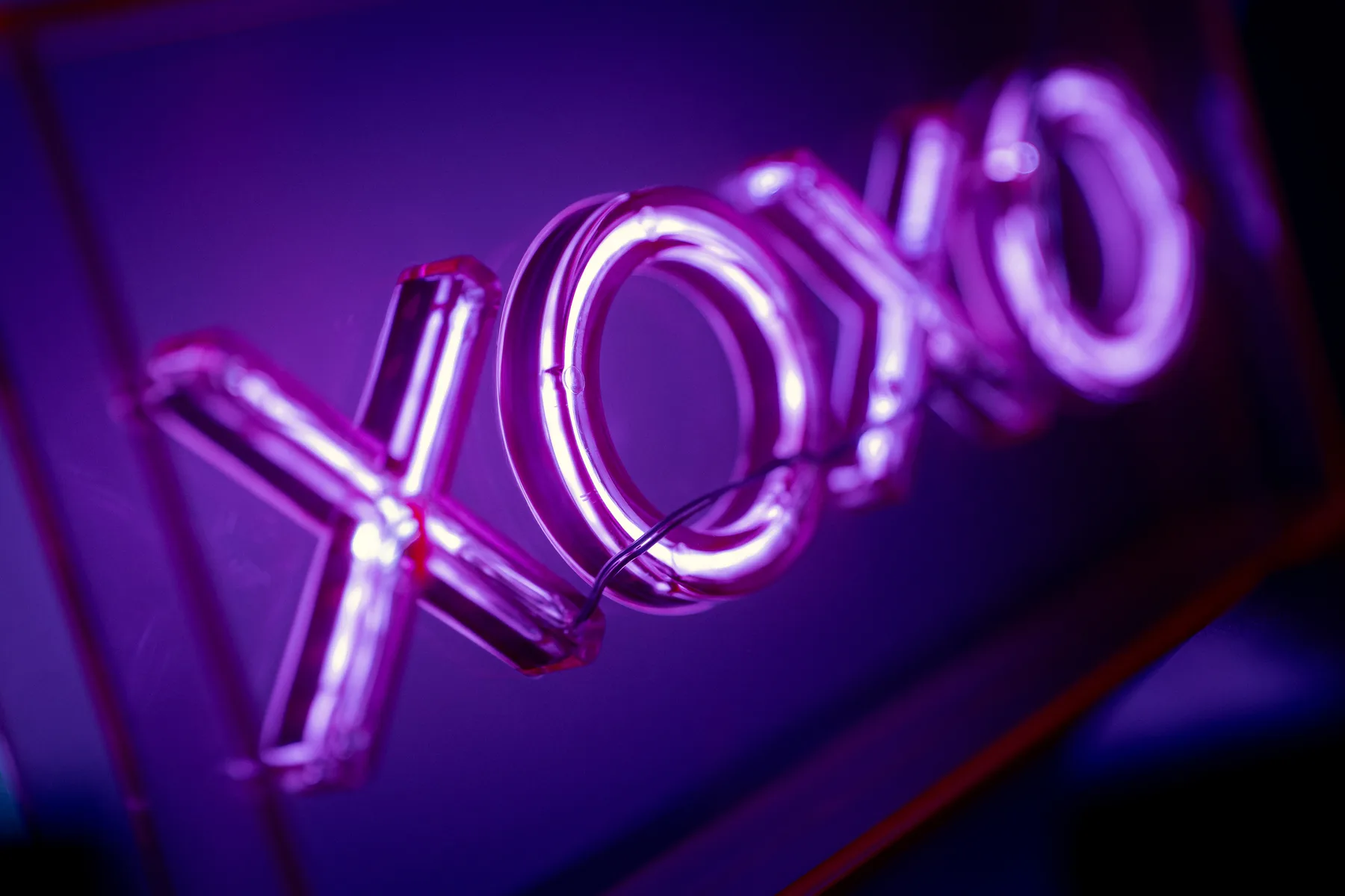 XoXo-neonvalo
